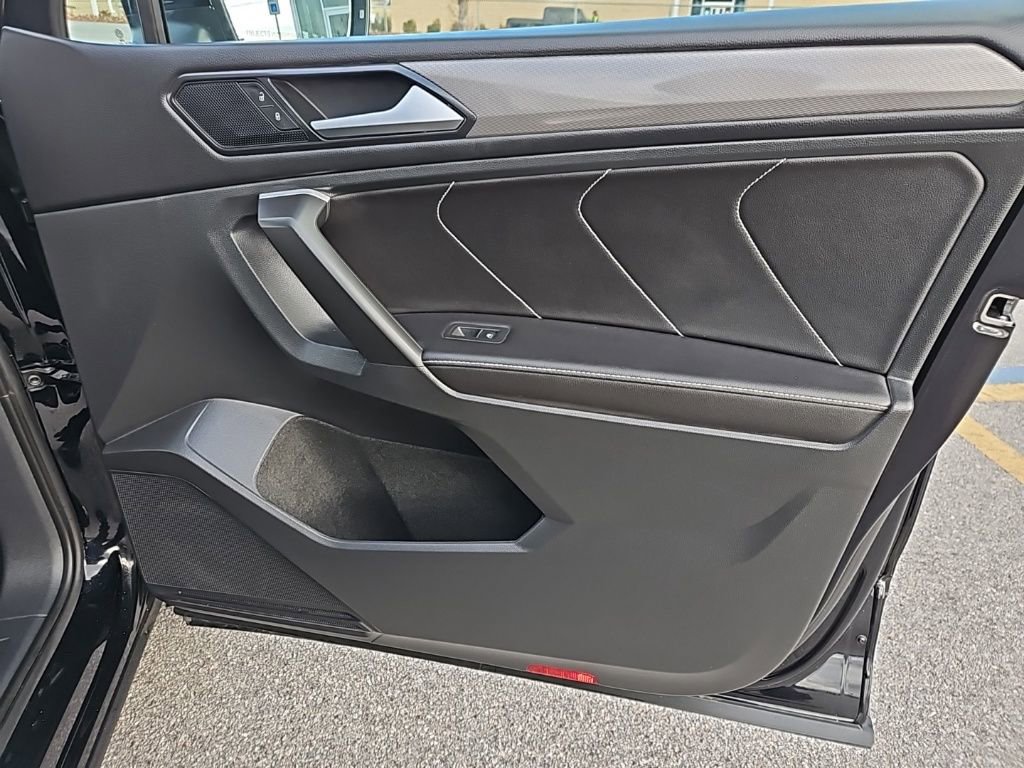 Used 2024 Volkswagen Tiguan SE image 34