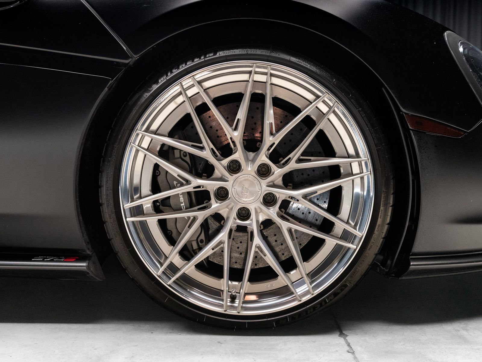 Used 2018 McLaren 570S Spider RWD image 40