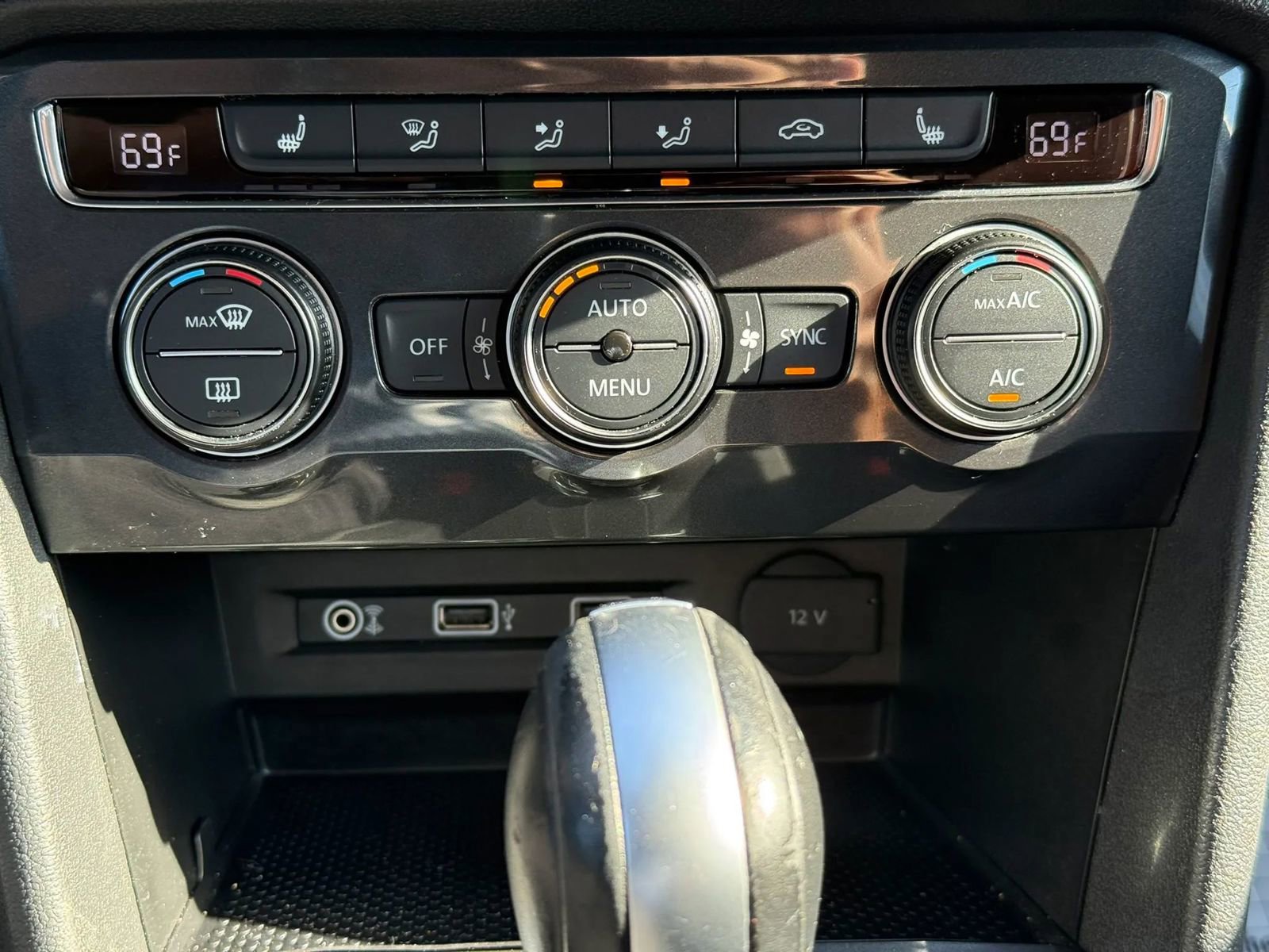 Used 2018 Volkswagen Tiguan SE image 35