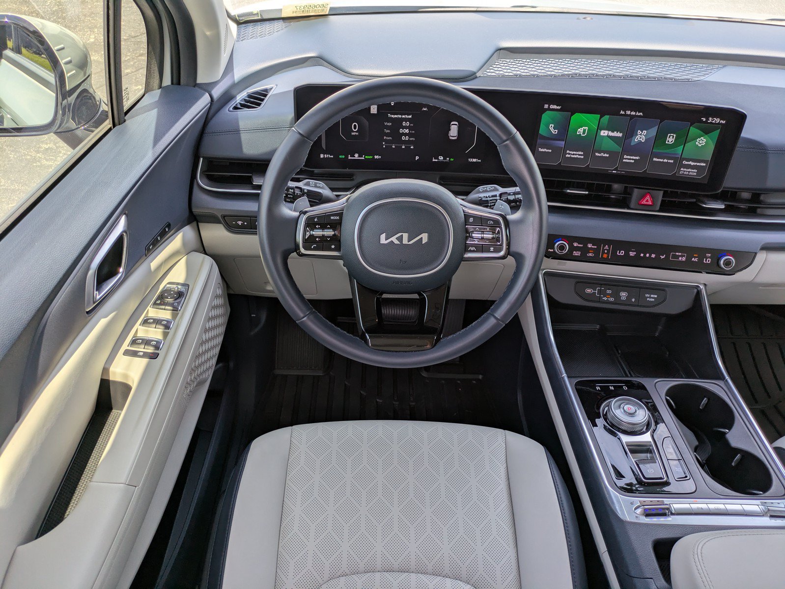 Certified 2025 Kia Carnival SX FWD image 14