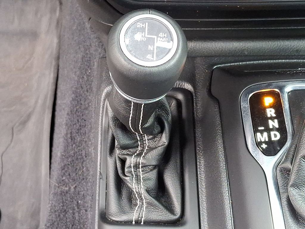 Used 2023 Jeep Wrangler Unlimited Sahara w/ Cold Weather Group AWD/4WD image 24