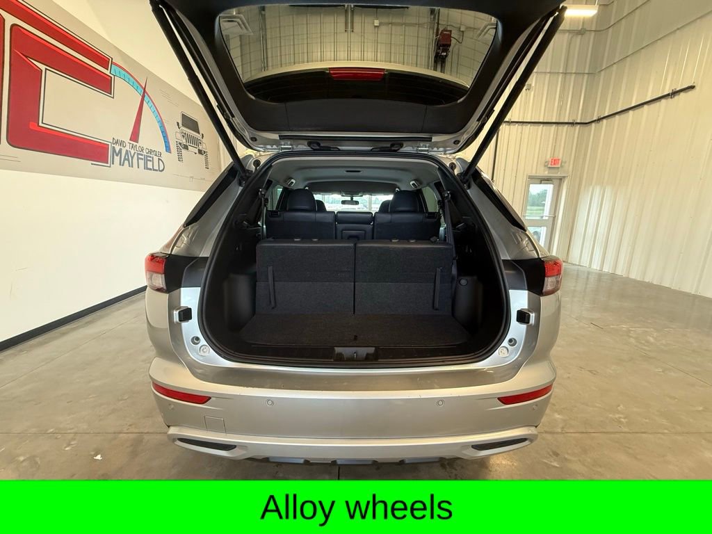 Used 2022 Mitsubishi Outlander SE image 16