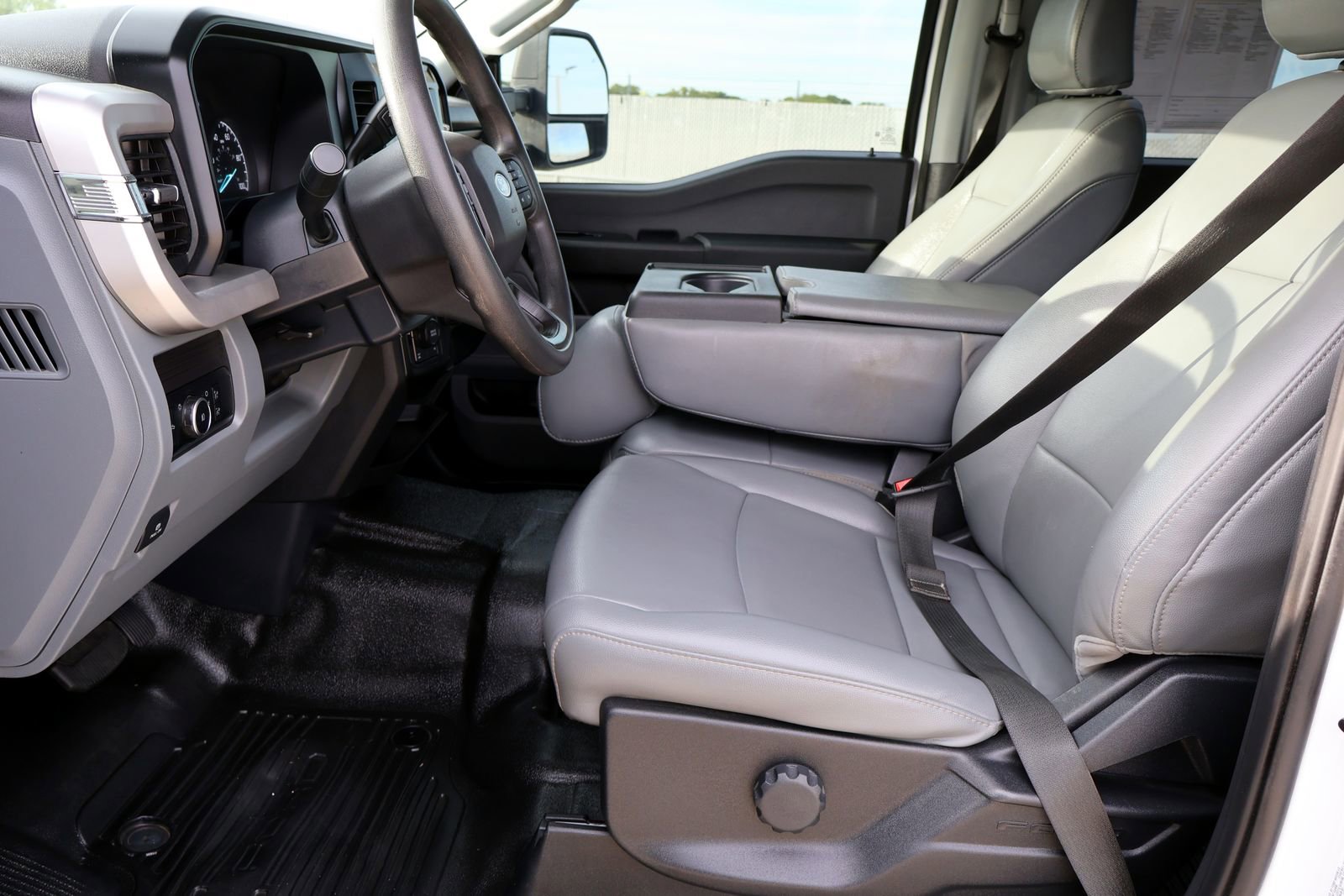 Used 2024 Ford F350 XL w/ XL Chrome Package image 18