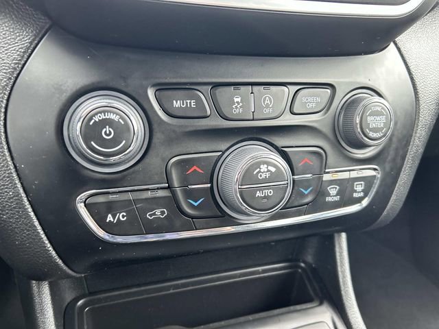 Used 2023 Jeep Cherokee Altitude Lux image 33