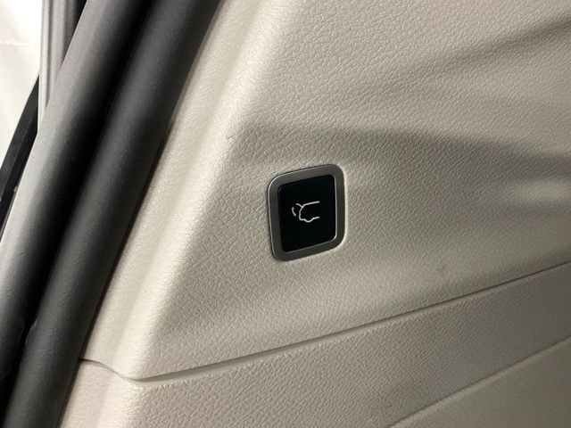 Used 2023 Chrysler Pacifica Limited w/ Uconnect Theater Family Group AWD/4WD image 10