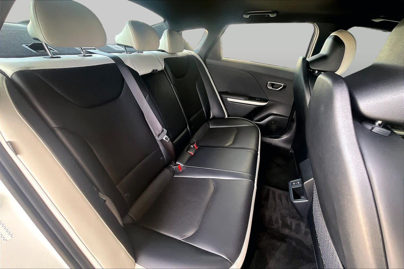 Used 2025 Kia K4 GT-Line w/ GT-Line Premium Package FWD image 18