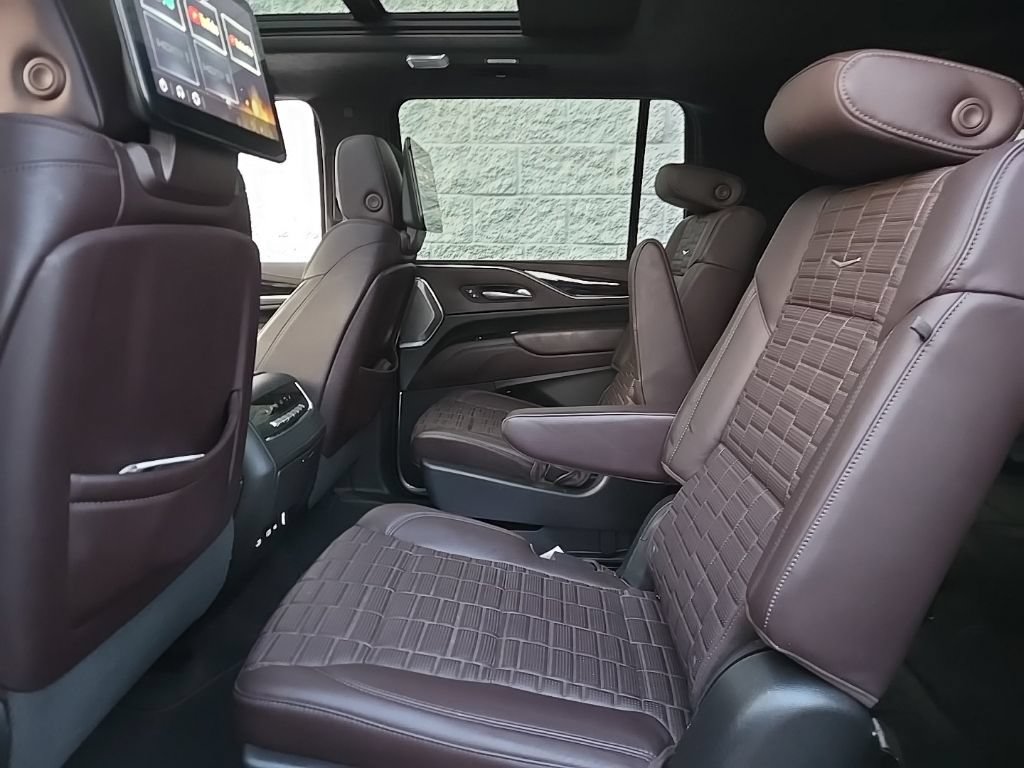 Certified 2022 Cadillac Escalade ESV Sport Platinum w/ LPO, ONYX Package AWD/4WD image 13