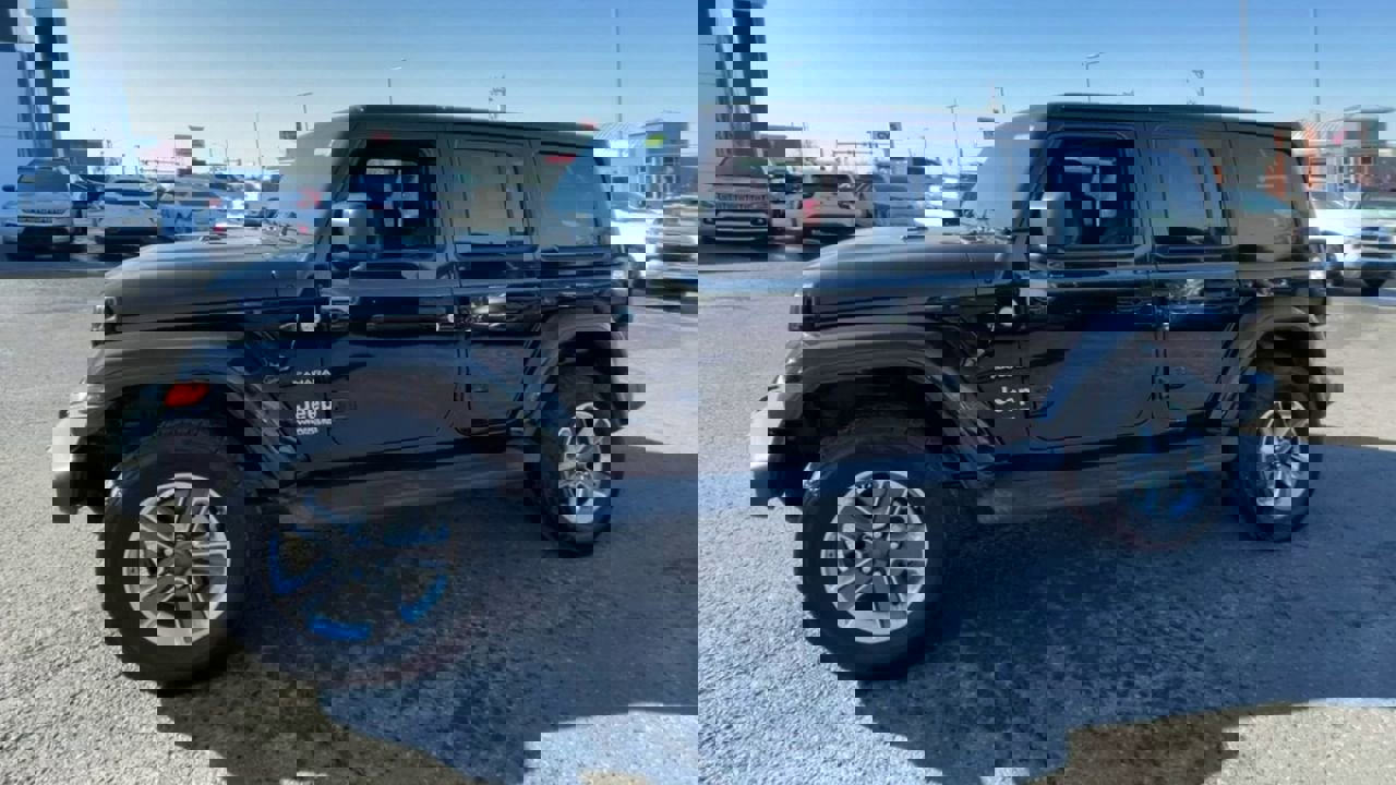 Used 2021 Jeep Wrangler Unlimited Sahara image 4