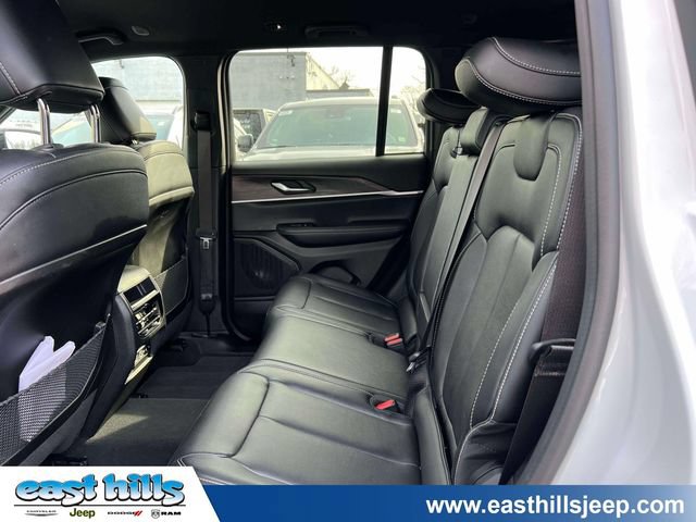 Certified 2024 Jeep Grand Cherokee Limited w/ Black Appearance Package AWD/4WD image 15