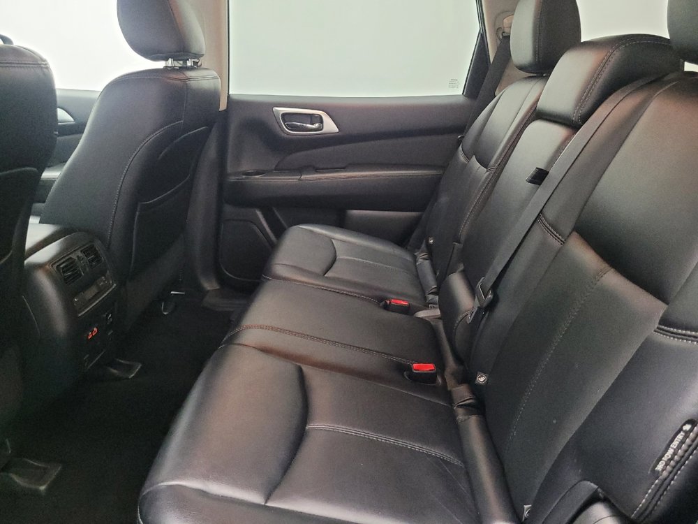 Used 2019 Nissan Pathfinder SL image 18