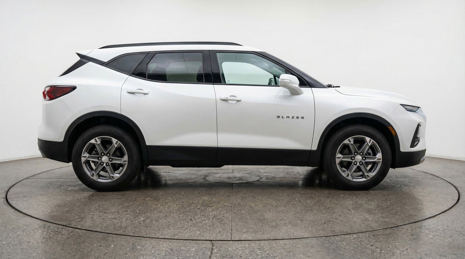 Used 2025 Chevrolet Blazer LT FWD image 11