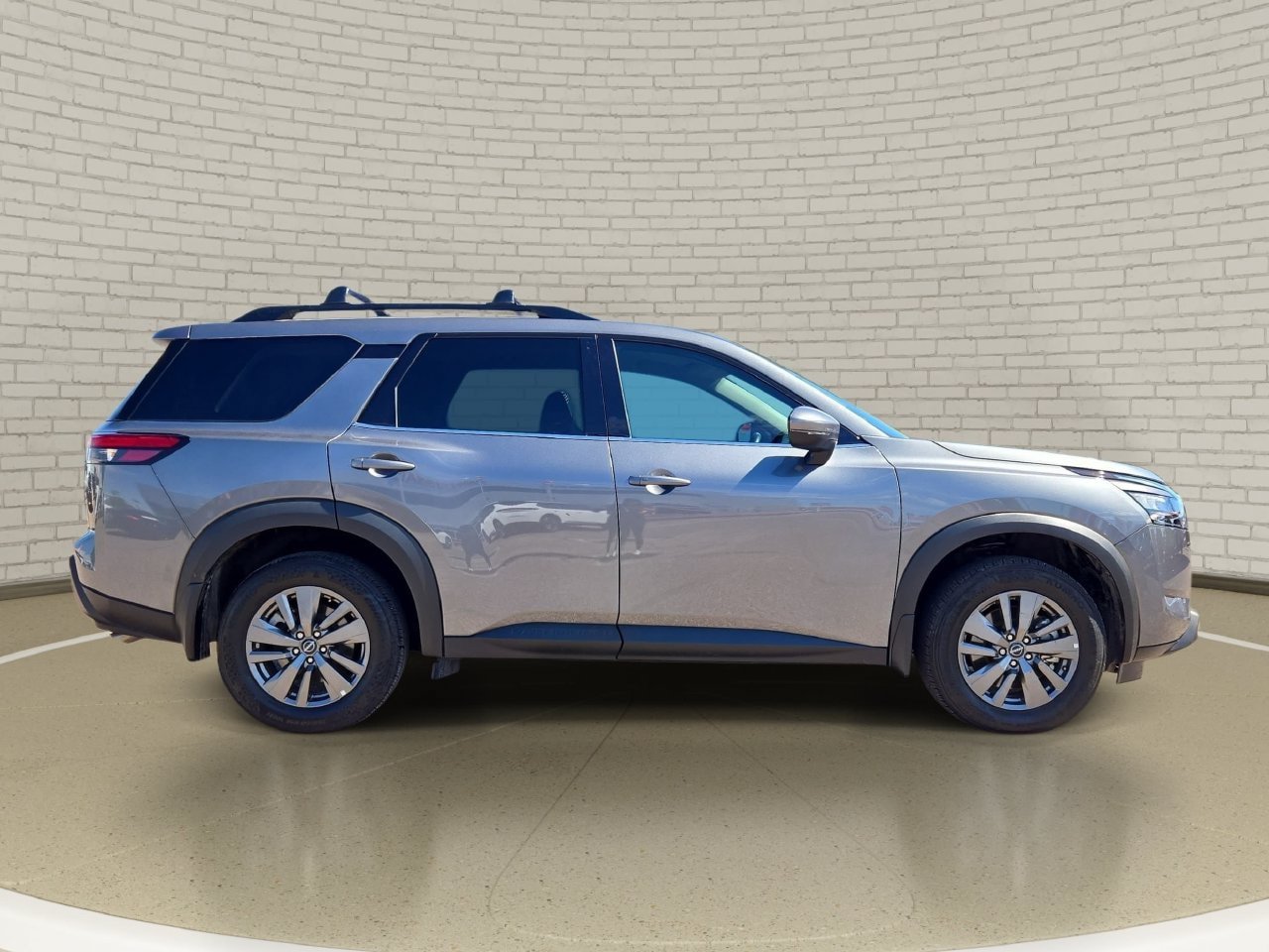 Used 2025 Nissan Pathfinder SV FWD image 4