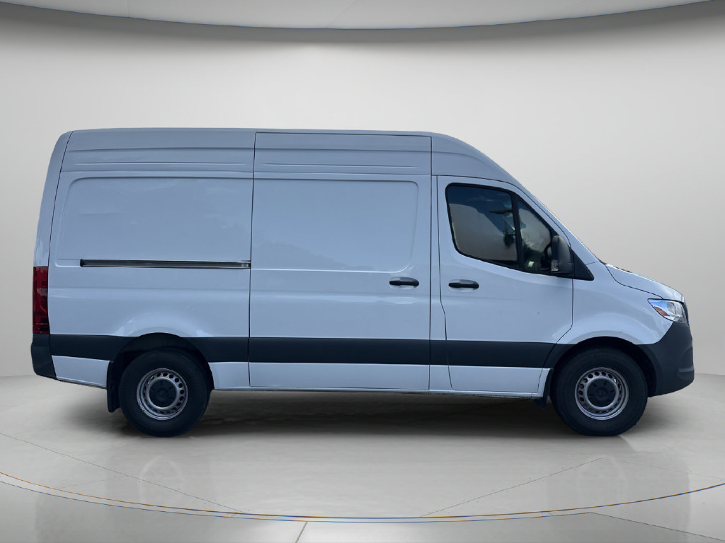 Used 2025 Mercedes-Benz Sprinter 2500 image 8