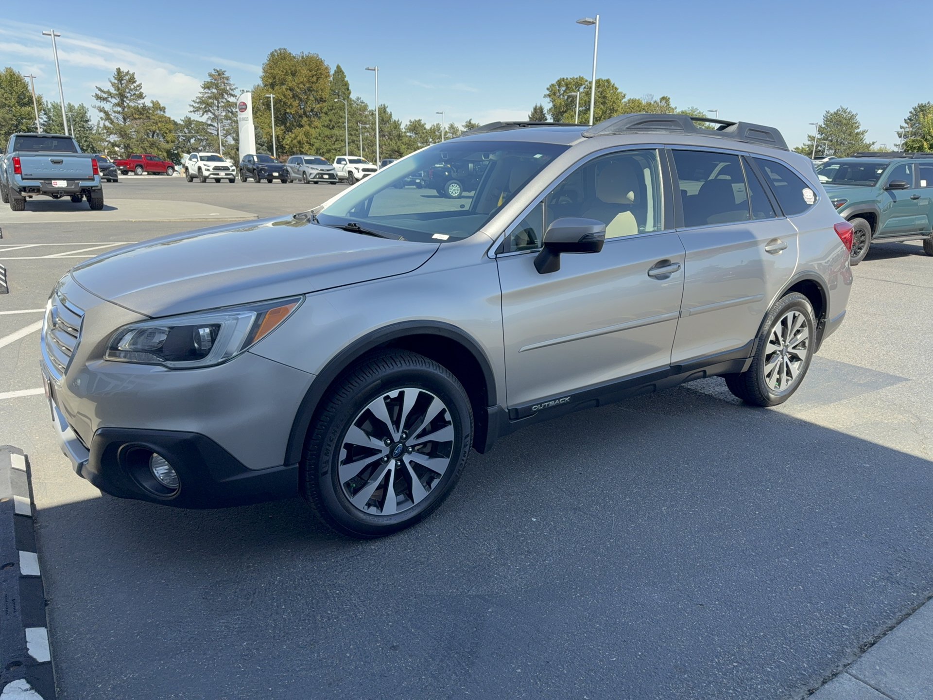 Used 2016 Subaru Outback 2.5i Limited AWD/4WD image 6