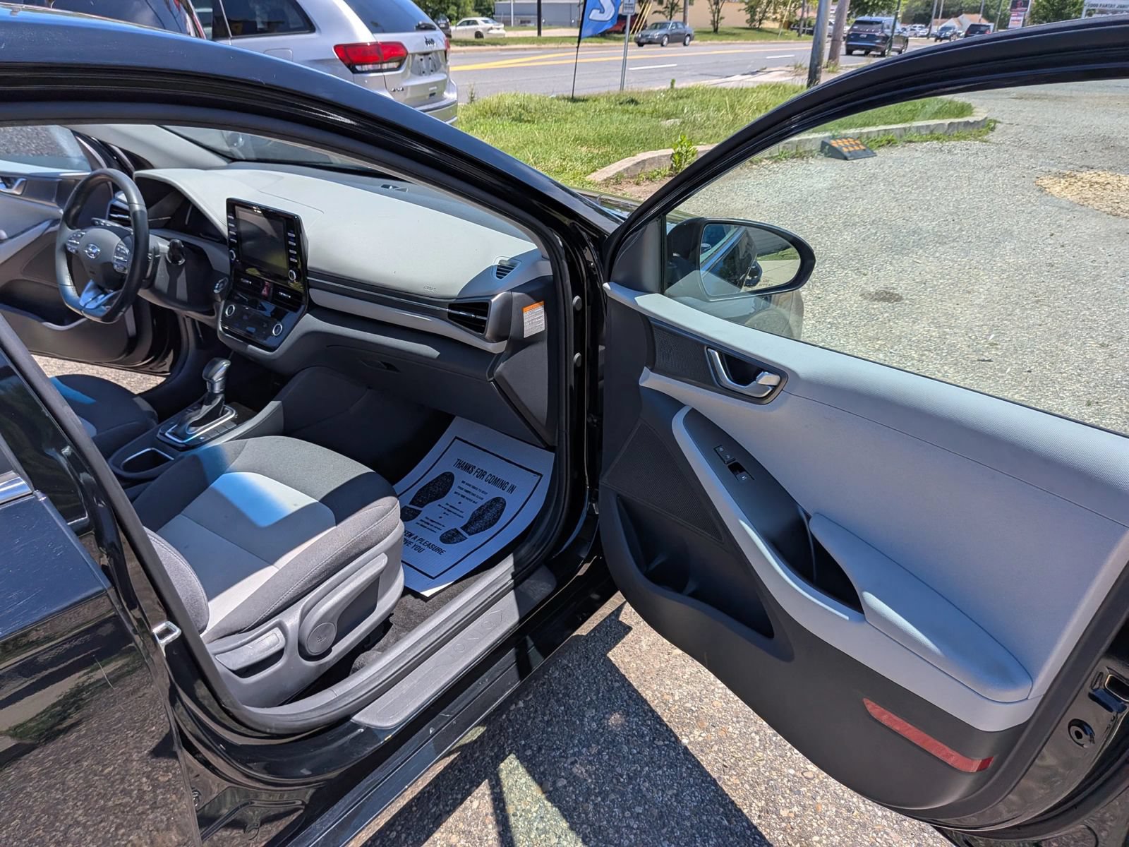 Used 2020 Hyundai Ioniq SEL FWD image 37