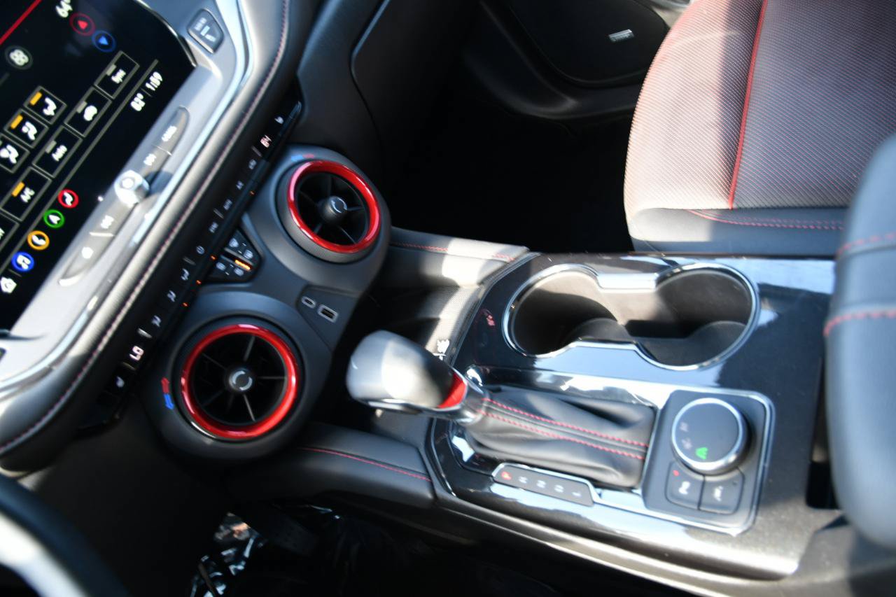 Used 2025 Chevrolet Blazer RS FWD image 28