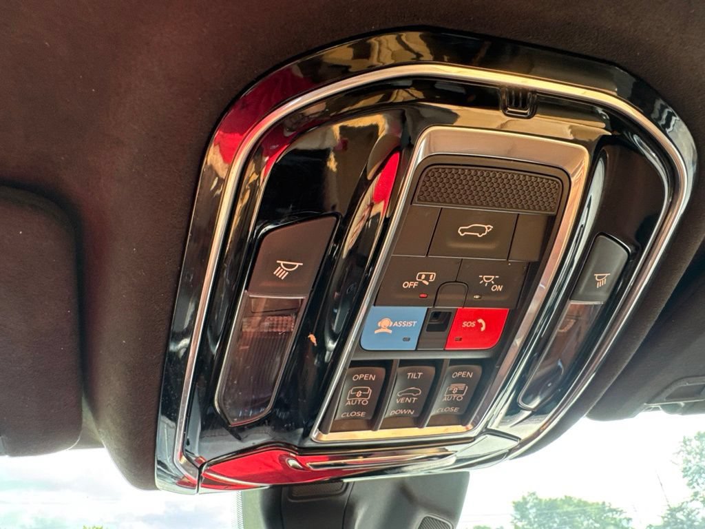 Used 2023 Jeep Grand Cherokee Summit AWD/4WD image 27