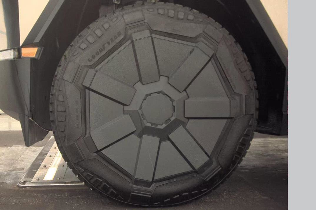 Used 2026 Tesla Cybertruck AWD Crew Cab image 8