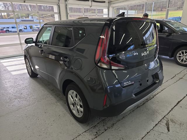 Certified 2025 Kia Soul LX w/ LX Technology Package FWD image 3