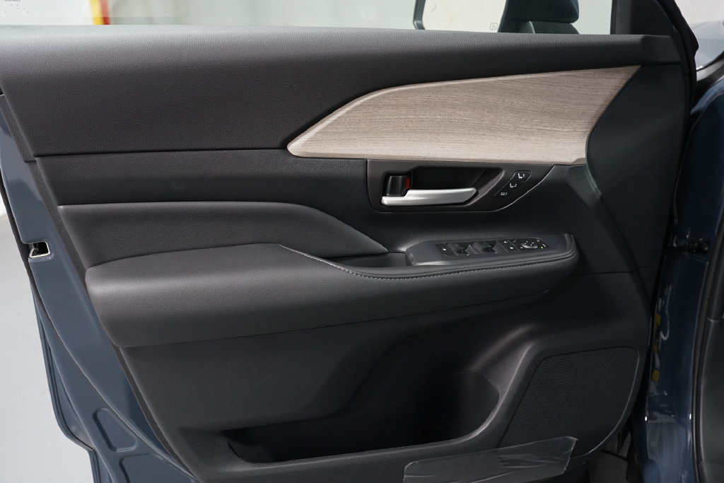 New 2026 Toyota Grand Highlander FWD image 32