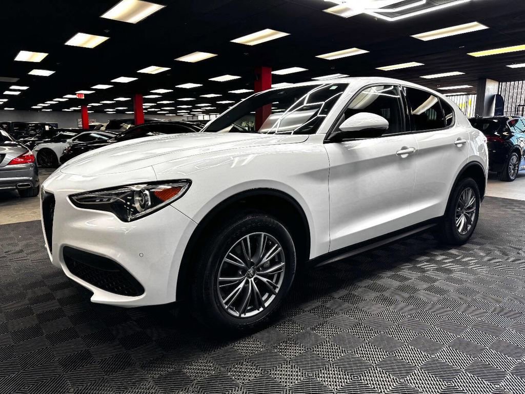 Used 2023 Alfa Romeo Stelvio Sprint image 8