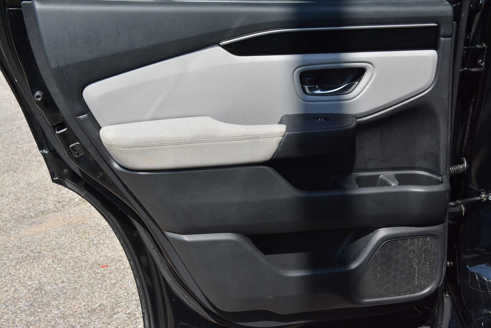Used 2023 Honda Pilot LX image 16