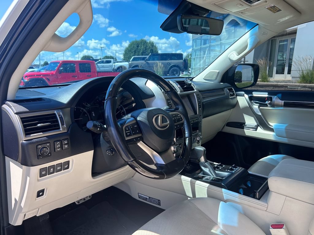 Used 2021 Lexus GX 460 Luxury w/ Sport Design Package AWD/4WD image 9