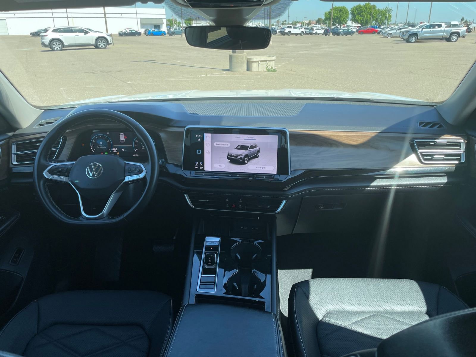 Used 2025 Volkswagen Atlas SE image 35