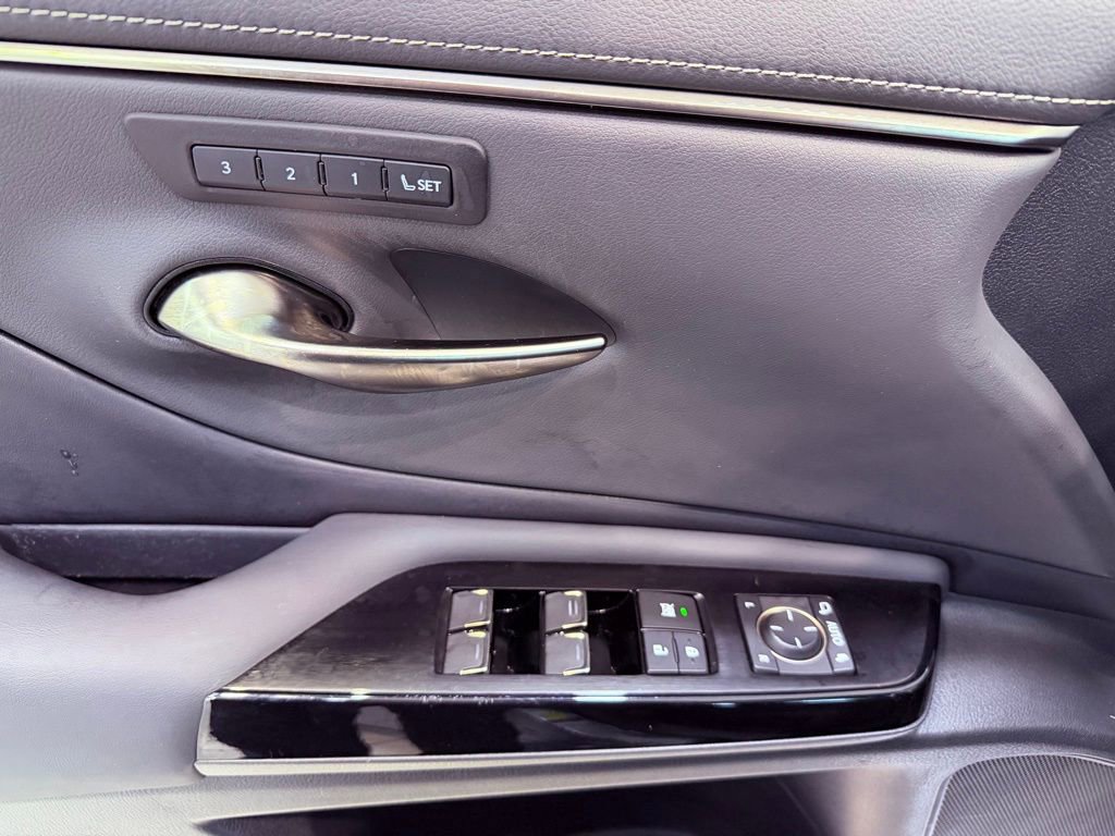 Certified 2022 Lexus ES 350 F Sport image 18