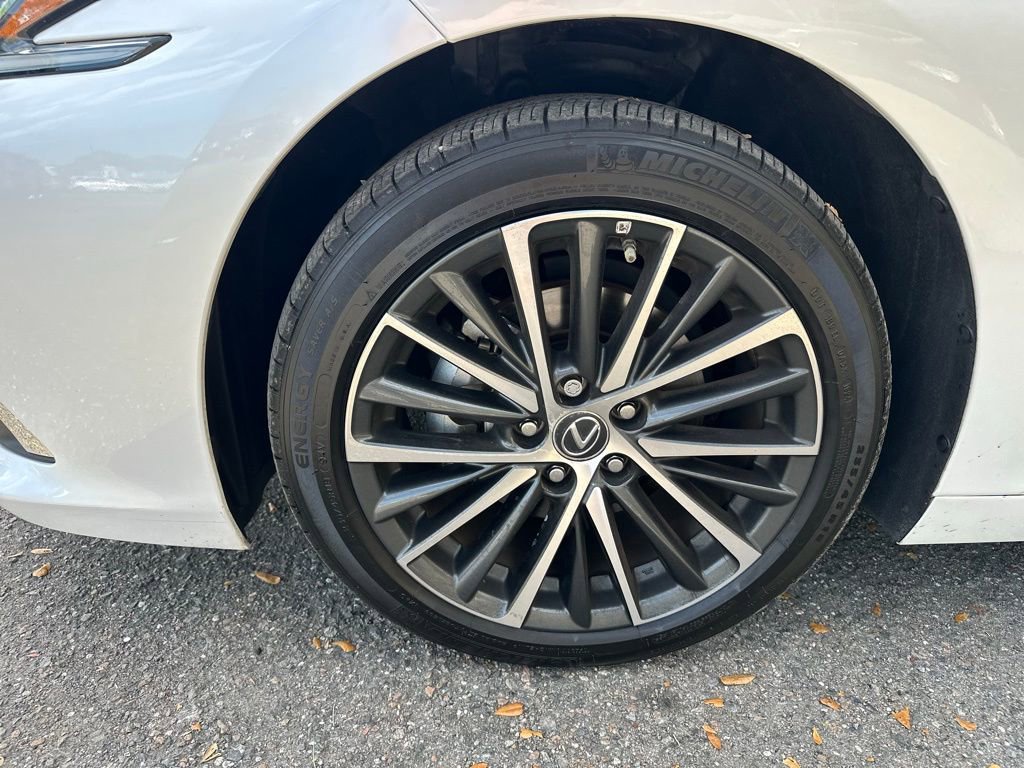 Used 2024 Lexus ES 350 w/ Premium Package image 15