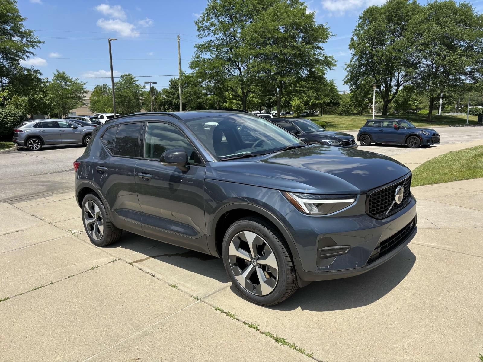 Used 2026 Volvo XC40 B5 Core w/ Protection Package Premier AWD/4WD image 1