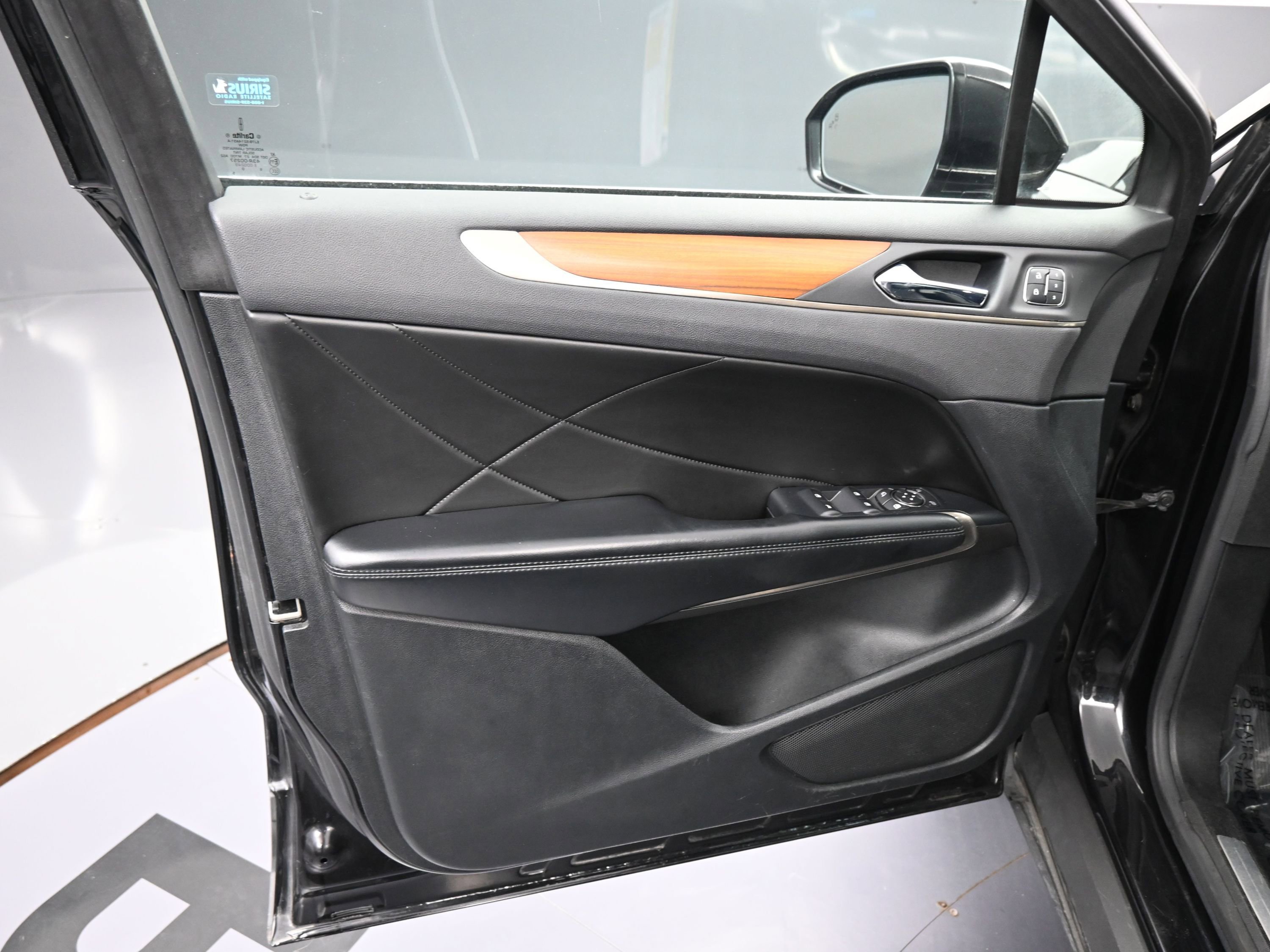 Used 2017 Lincoln MKC Reserve image 12