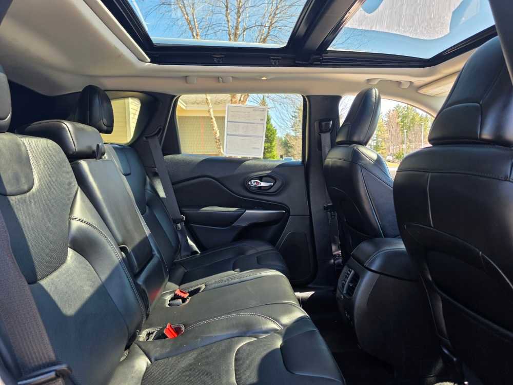 Used 2021 Jeep Cherokee Limited image 28