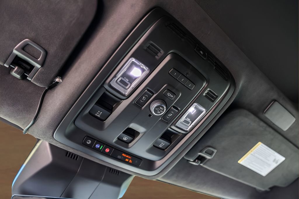 Used 2024 Cadillac Escalade Sport Platinum w/ Heavy-Duty Trailer Package AWD/4WD image 21