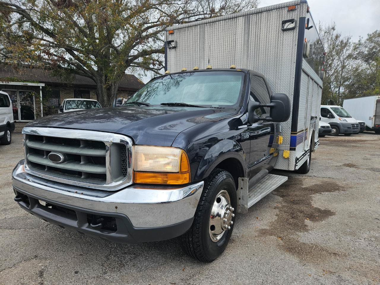 Used 2000 Ford F350 2WD Regular Cab DRW Super Duty image 4