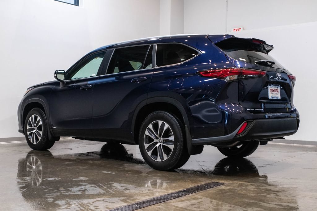 Used 2023 Toyota Highlander XLE AWD/4WD image 7