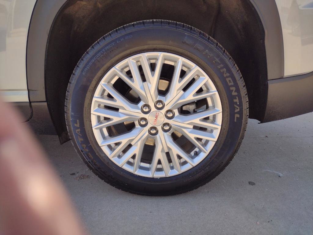 Used 2024 GMC Acadia Elevation image 10