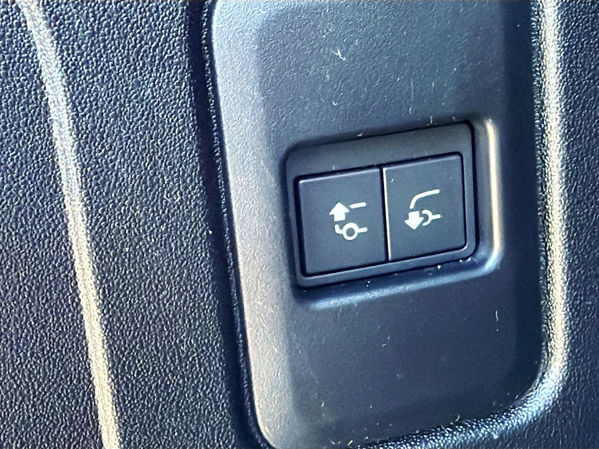 Used 2024 Land Rover Defender 110 S image 13