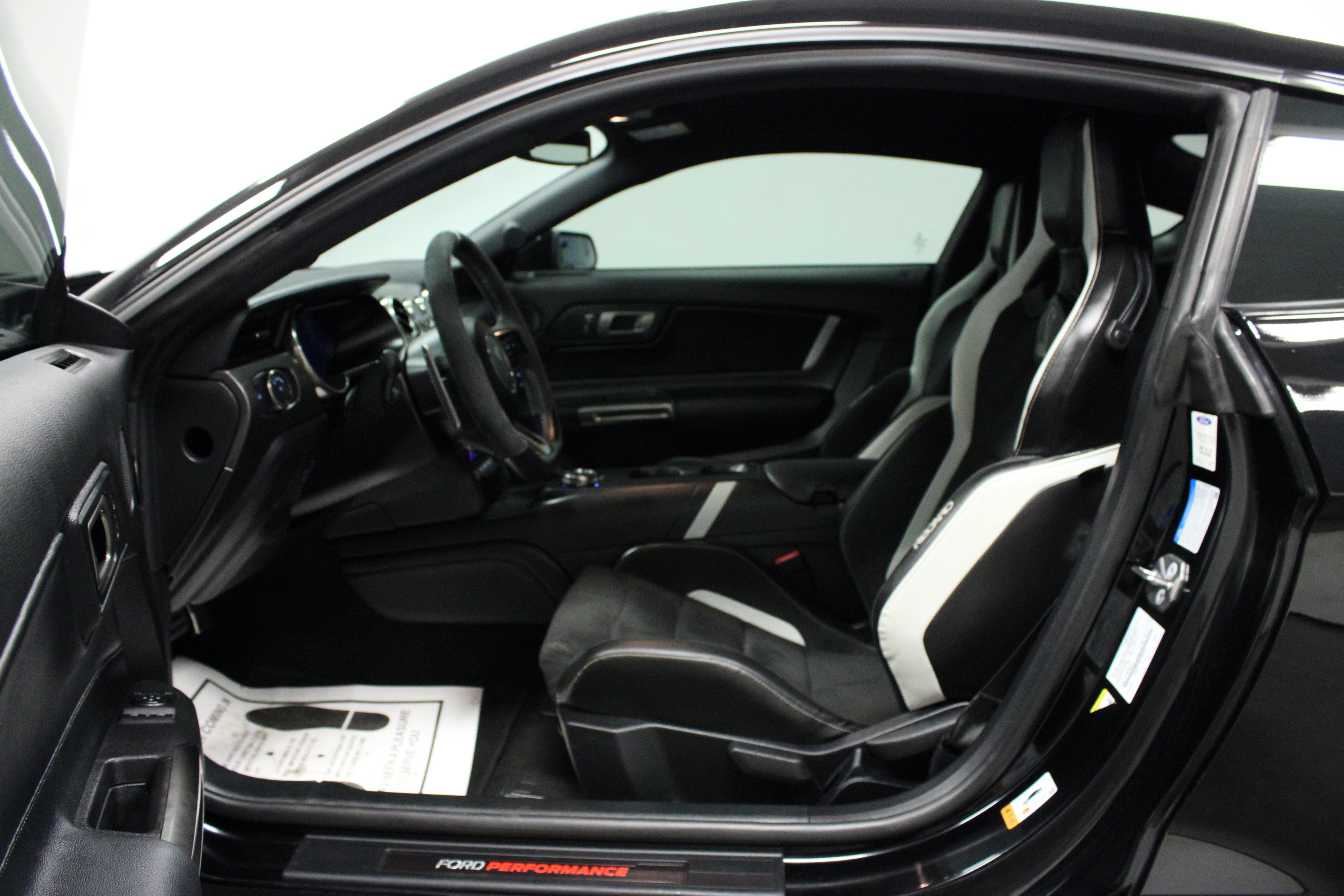 Used 2020 Ford Mustang Shelby GT500 w/ Technology Package RWD image 12