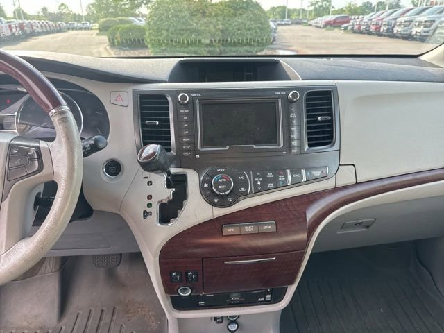 Used 2013 Toyota Sienna Limited w/ Premium Pkg FWD image 18