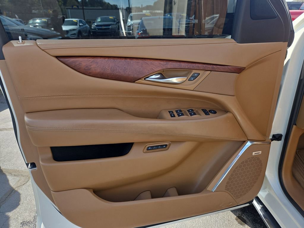 Used 2015 Cadillac Escalade Platinum image 12