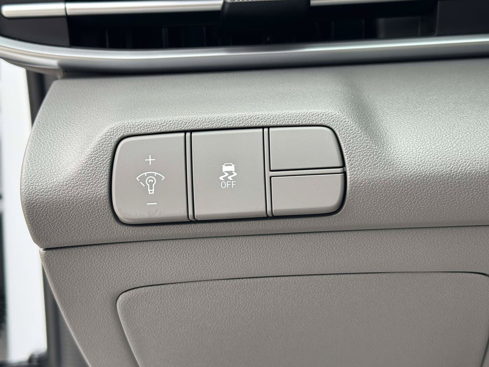 Used 2025 Hyundai Elantra Sport FWD image 28