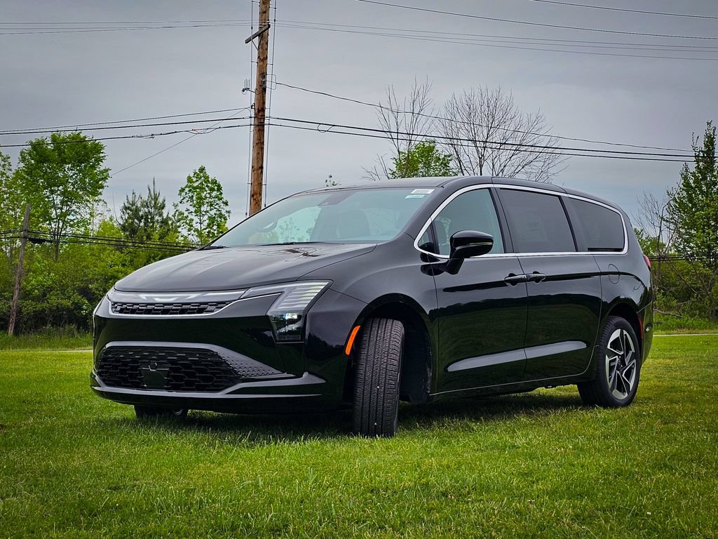 New 2027 Chrysler Pacifica Limited AWD/4WD image 7