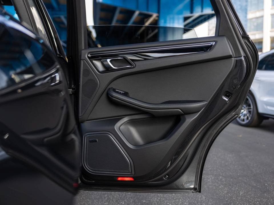 Certified 2026 Porsche Macan AWD/4WD image 48