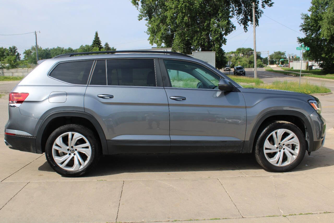 Used 2023 Volkswagen Atlas SE image 3