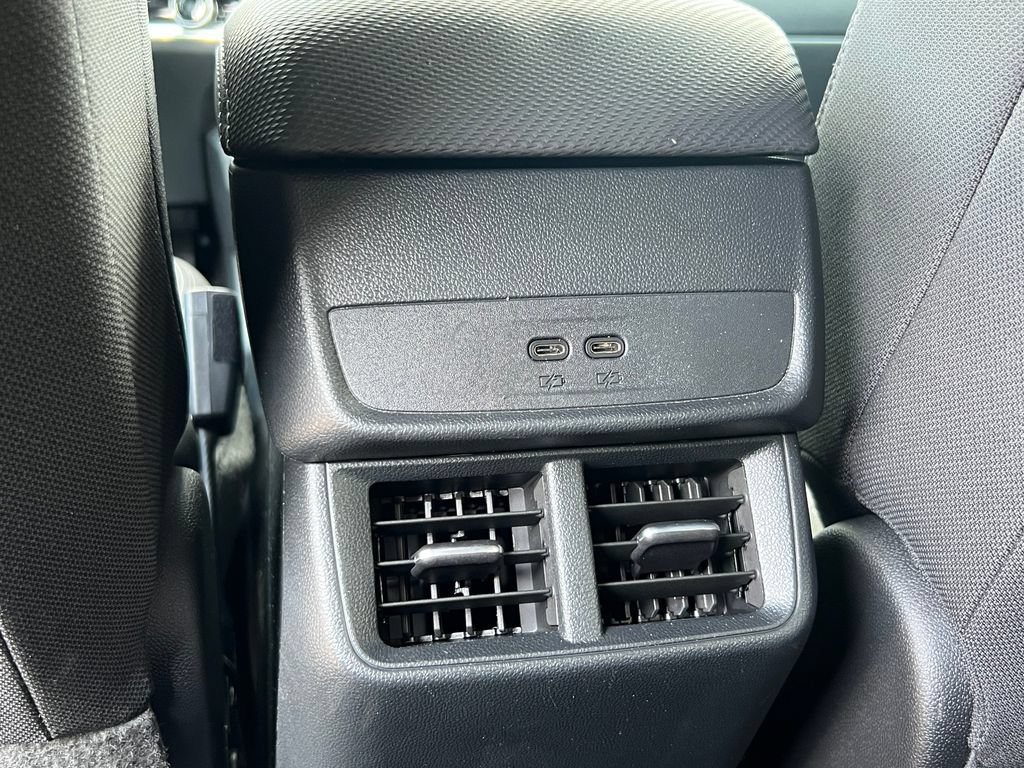 Used 2026 Chevrolet Equinox LT AWD/4WD image 13