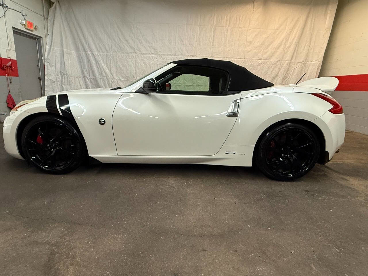 Used 2014 Nissan 370Z Touring w/ Sport Package image 9