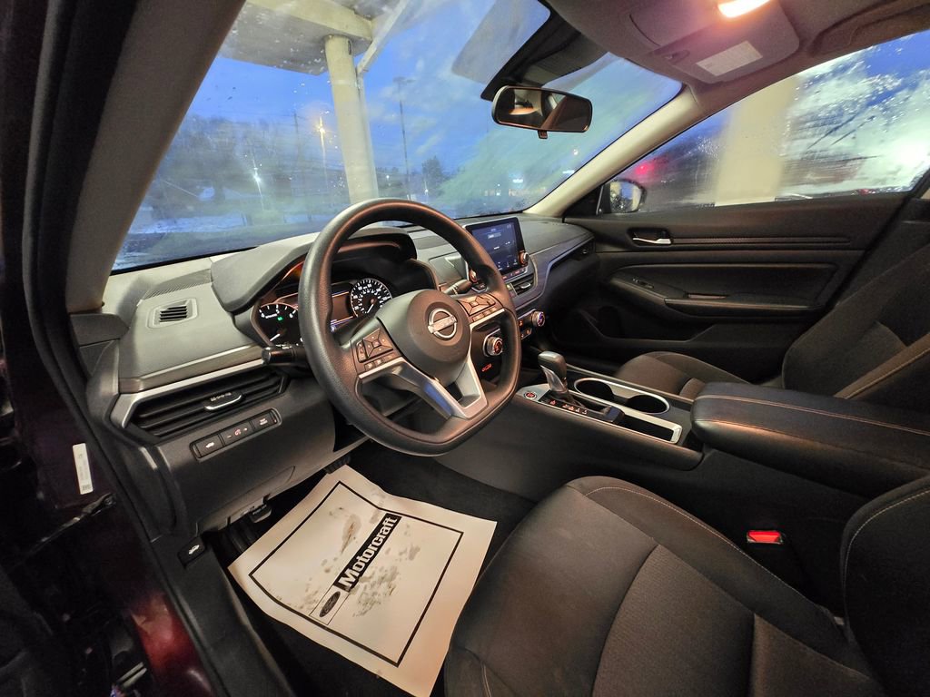 Used 2024 Nissan Altima 2.5 SV image 10