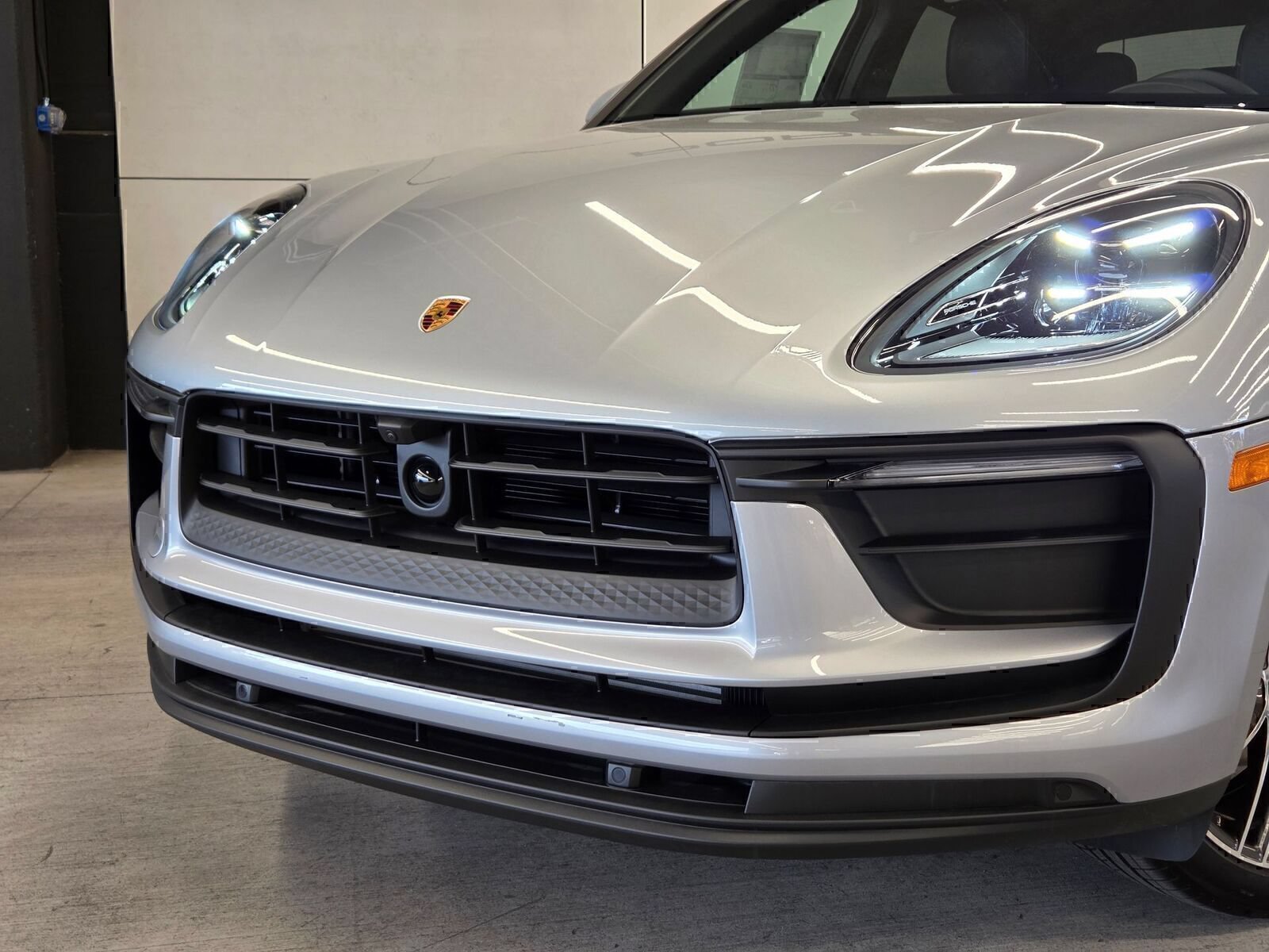 Certified 2026 Porsche Macan AWD/4WD image 24