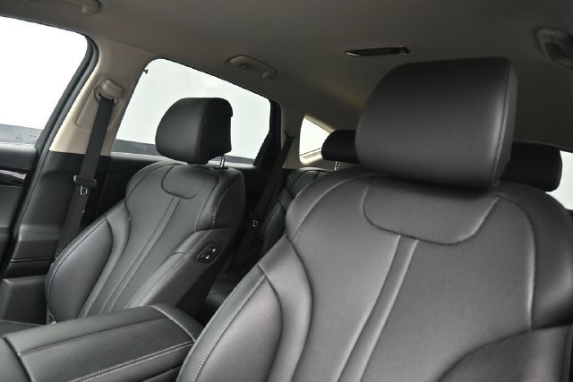 Used 2025 Genesis GV80 2.5T Standard AWD/4WD image 2